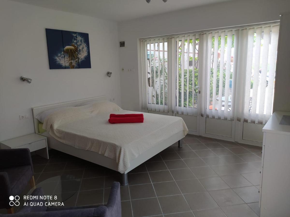 Tomic Apartment โนวีวีโนดอลสกี ภายนอก รูปภาพ
